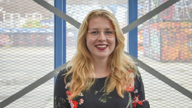Asva-voorzitter Alba van Vliet laat weten dat de Asva de bezetting steunt. &lsquo;Wij staan achter deze studenten die strijden voor betere onderwijskwaliteit, toegankelijkheid en inclusiviteit, democratisering, diversiteit en dekolonialisering. Vanuit de regering in Den Haag wordt er al jaren een afbraakbeleid van onderwijs gevoerd,&rsquo; zegt Van Vliet. Ze hoopt dat &lsquo;het CvB niet de politie op deze studenten afstuurt, maar inziet dat hun eisen erg redelijk zijn en met de studenten in gesprek gaat.&rsquo;