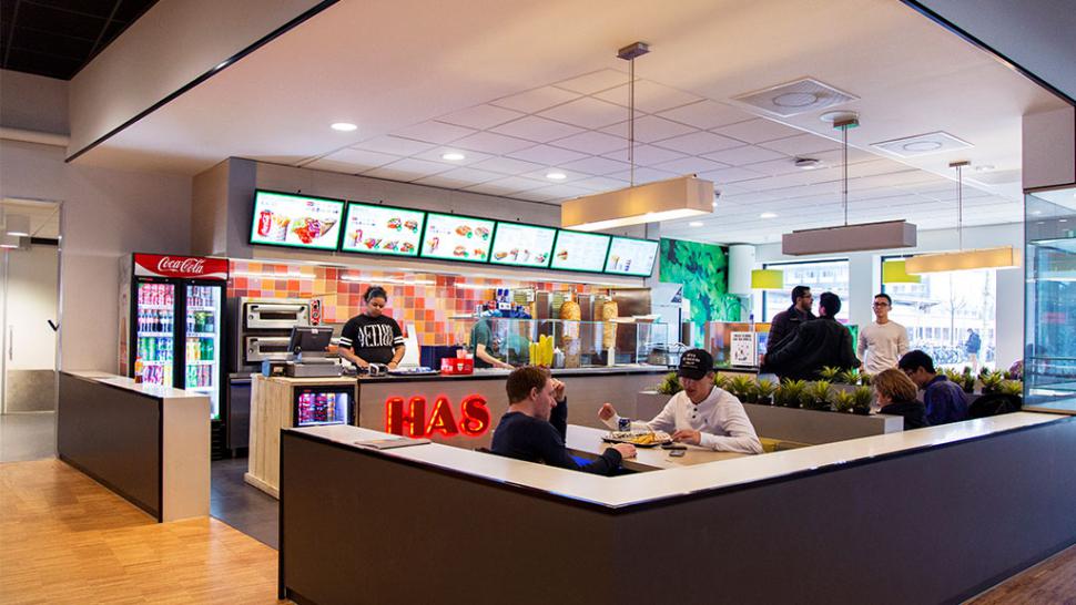Bij HAS kunnen studenten onder meer d&ouml;ner en kapsalon kopen