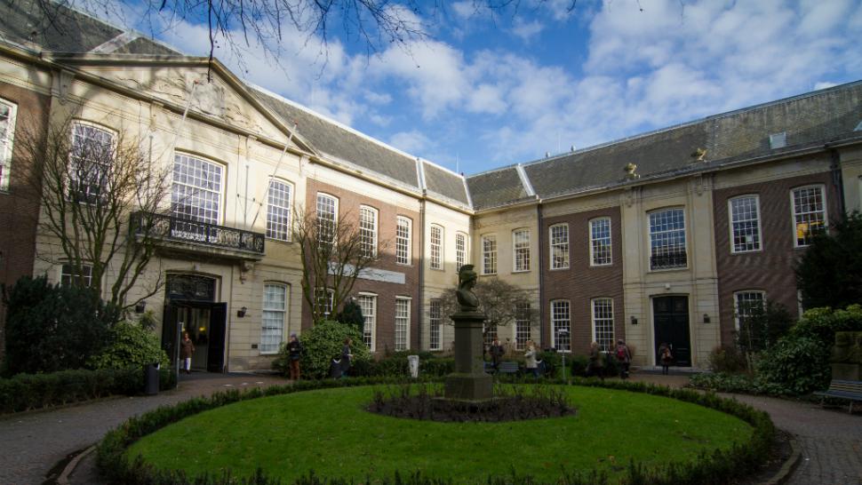 De Oudemanhuispoort in de Amsterdamse binnenstad